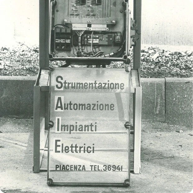 chisiamo 1 foto storica quadro elettrico